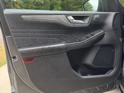 Used 2021 Ford Escape Titanium image 18