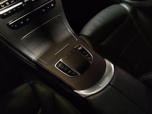 Used 2020 Mercedes-Benz GLC 300 4MATIC image 26