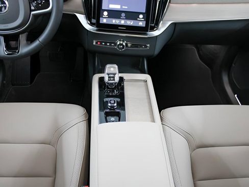 New 2026 Volvo XC90 B6 Plus image 16