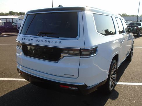 Used 2024 Jeep Grand Wagoneer L Series III image 3