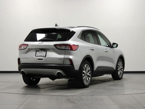 Used 2020 Ford Escape Titanium image 4