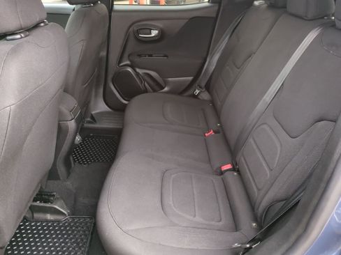 Used 2020 Jeep Renegade Latitude w/ Cold Weather Group AWD/4WD image 19