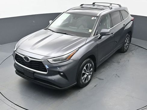 Certified 2021 Toyota Highlander XLE image 40