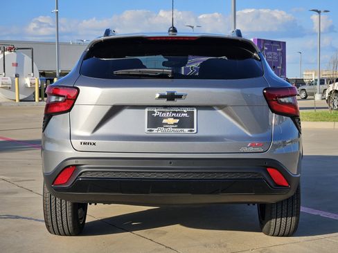 New 2026 Chevrolet Trax RS w/ Sunroof Package FWD image 8
