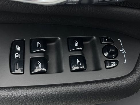 Used 2016 Volvo XC90 T6 Momentum w/ Vision Package image 13