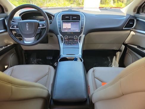 Used 2020 Lincoln Nautilus FWD w/ Equipment Group 101A image 12