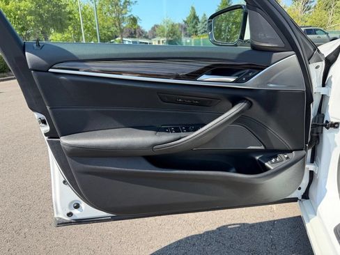 Used 2019 BMW 530e RWD image 12