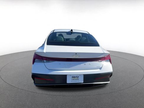 Used 2025 Hyundai Elantra Limited image 12