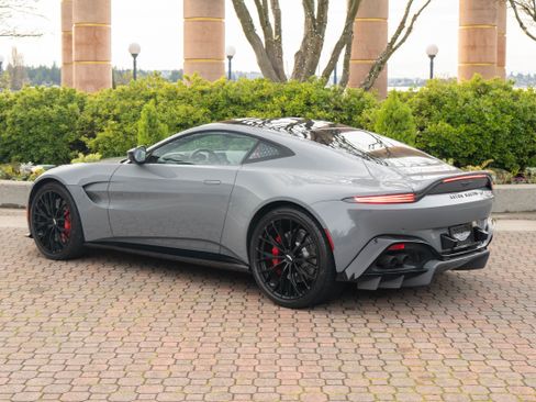 Used 2023 Aston Martin V8 Vantage Coupe image 2