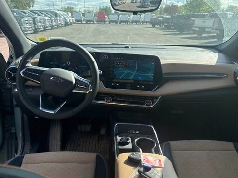 Used 2025 Chevrolet Equinox ACTIV w/ Safety and Technology Package AWD/4WD image 3