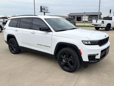 Used 2024 Jeep Grand Cherokee L Limited w/ Black Appearance Package AWD/4WD image 2