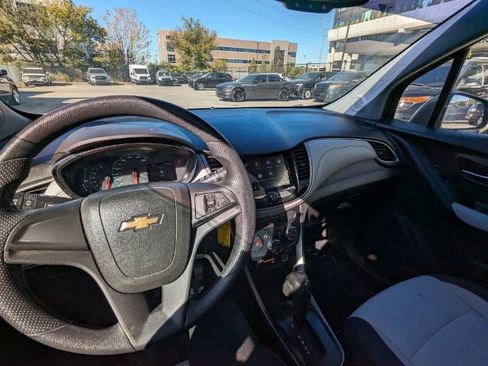 Used 2018 Chevrolet Trax LS FWD image 22