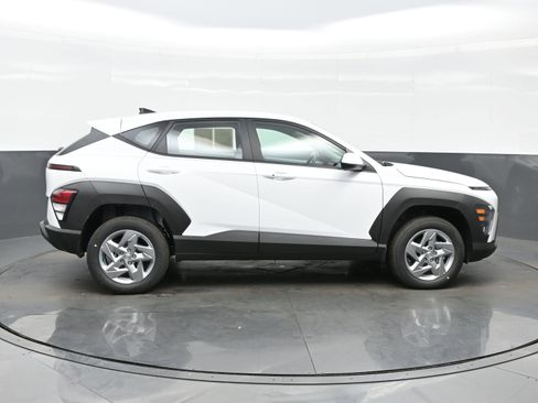 Certified 2026 Hyundai Kona SE image 7