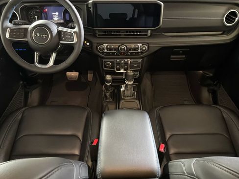 Used 2024 Jeep Wrangler High Altitude AWD/4WD image 22