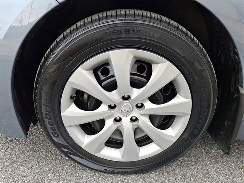 Certified 2022 Toyota Corolla LE image 28