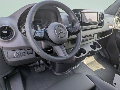 New 2025 Mercedes-Benz Sprinter 2500 image 4