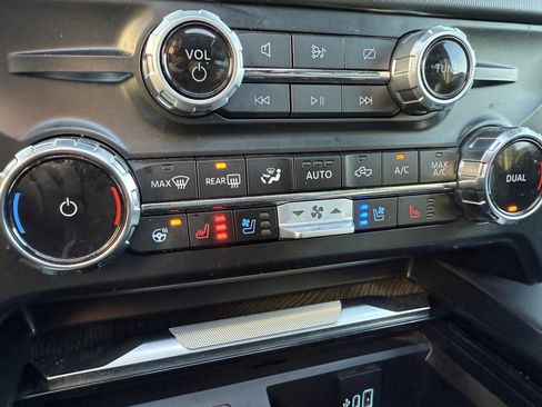 Used 2024 Ford F250 Platinum image 27