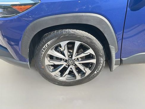 Used 2023 Toyota Corolla Cross XLE w/ Convenience Package FWD image 29