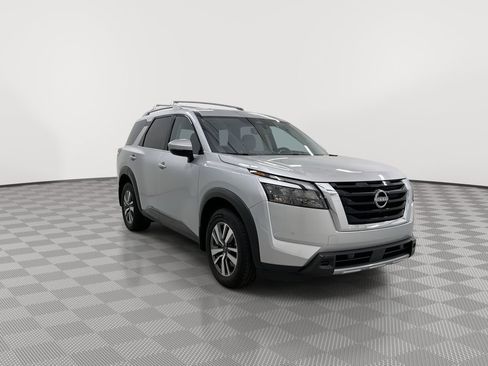 Certified 2025 Nissan Pathfinder SL w/ Cargo Package AWD/4WD image 2