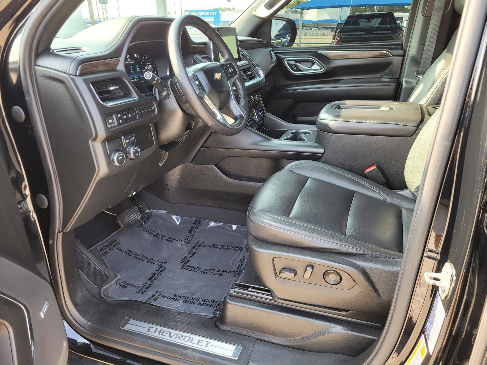 Used 2022 Chevrolet Suburban LT RWD image 2