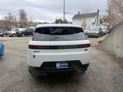 Used 2023 Land Rover Range Rover Sport SE image 4
