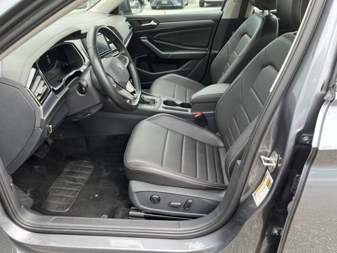 Used 2024 Volkswagen Jetta SE FWD image 32