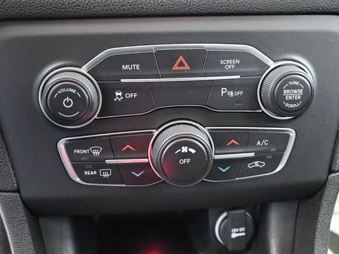 Used 2023 Dodge Charger SXT image 15