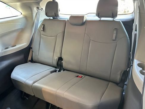 Used 2023 Toyota Sienna XLE FWD image 15