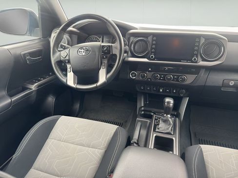 Used 2022 Toyota Tacoma TRD Sport w/ Technology Package image 18