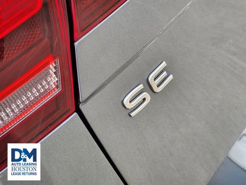 Used 2022 Volkswagen Tiguan SE FWD image 17