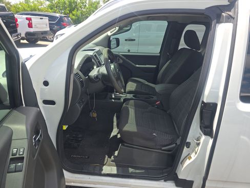 Used 2019 Nissan Frontier SV RWD image 6