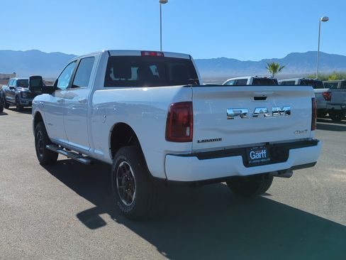 Used 2025 RAM 2500 Laramie AWD/4WD image 5