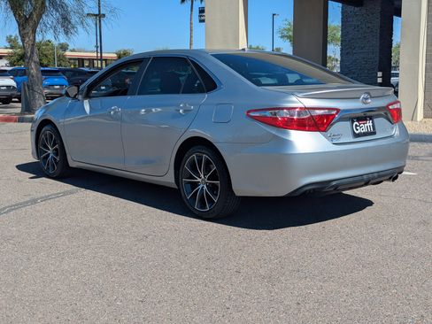 Used 2017 Toyota Camry XSE image 4