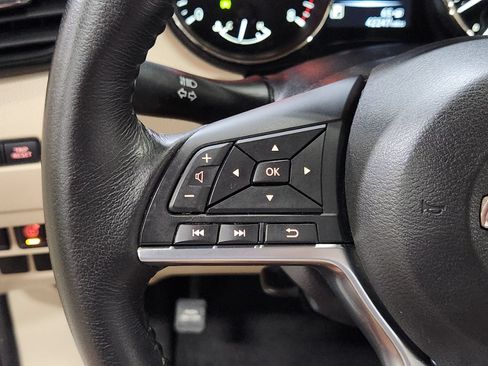 Used 2017 Nissan Rogue SV FWD image 47
