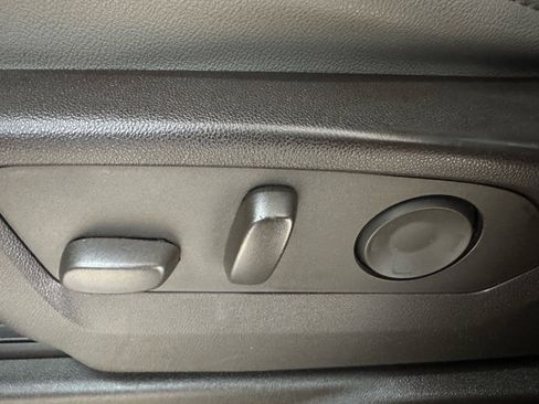 Used 2022 GMC Yukon SLT w/ SLT Premium Package image 37