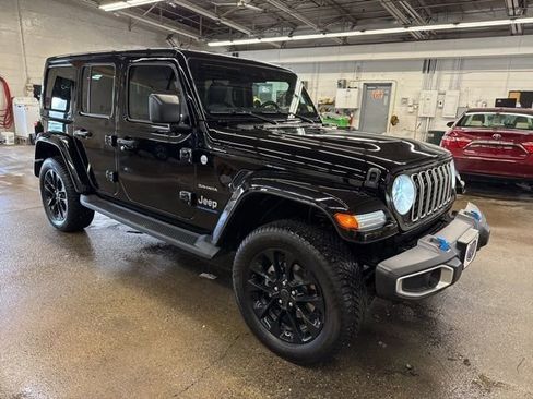 Used 2024 Jeep Wrangler Unlimited Sahara AWD/4WD image 8