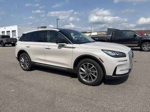 Used 2024 Lincoln Corsair AWD w/ Equipment Group 101A image 7