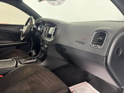 Used 2019 Dodge Charger Scat Pack w/ Dynamics Package RWD image 12