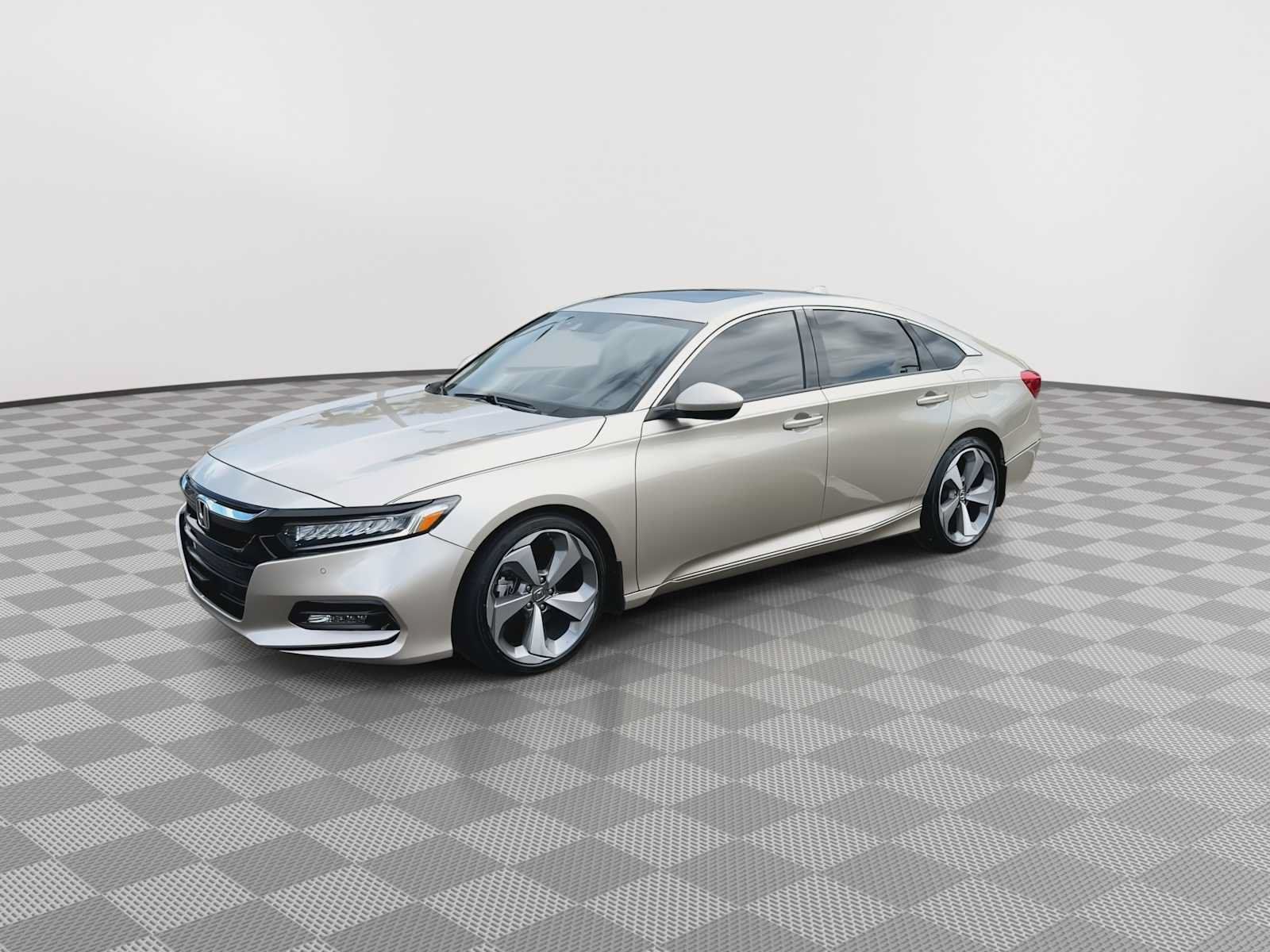 Used 2018 Honda Accord Touring image 4