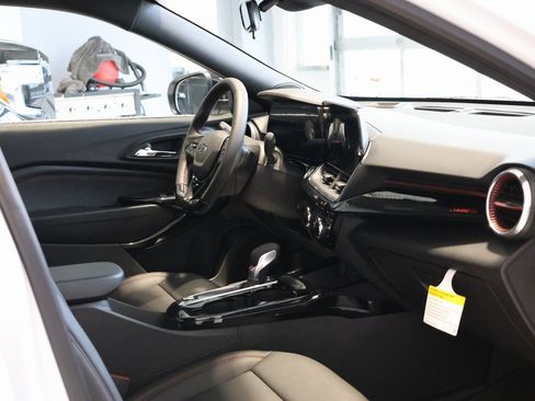 New 2026 Chevrolet Trax RS w/ Sunroof Package image 32