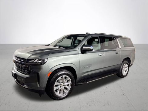 Used 2023 Chevrolet Suburban Premier image 2