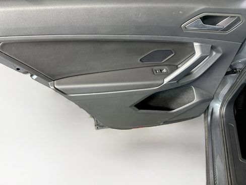 Used 2020 Volkswagen Tiguan SE w/ Panoramic Sunroof Package FWD image 24