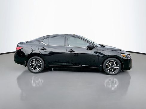 Used 2025 Nissan Sentra SV FWD image 8