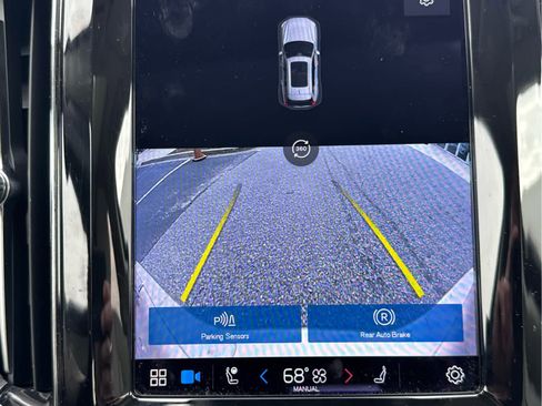 Certified 2023 Volvo XC60 B5 Ultimate w/ Climate Package image 32