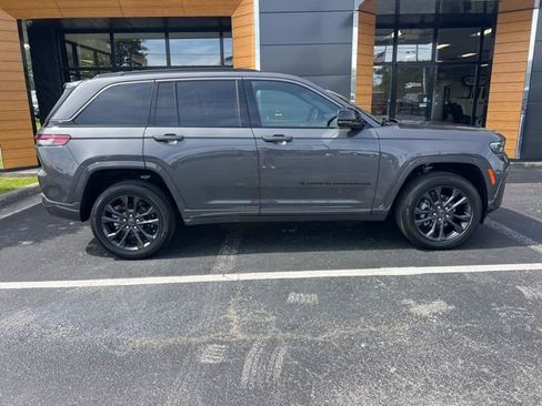 New 2026 Jeep Grand Cherokee Limited AWD/4WD image 2