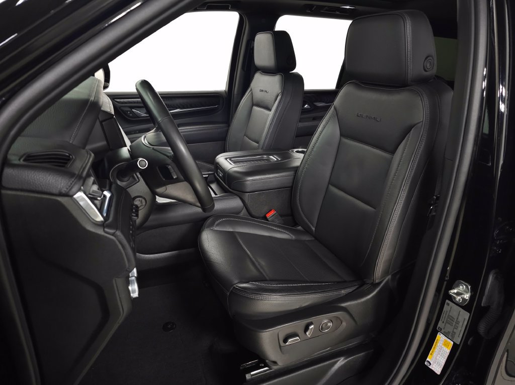 Used 2023 GMC Yukon Denali w/ LPO, Floor Liner Package AWD/4WD image 18