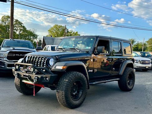 Used 2018 Jeep Wrangler Unlimited Sport S AWD/4WD image 3