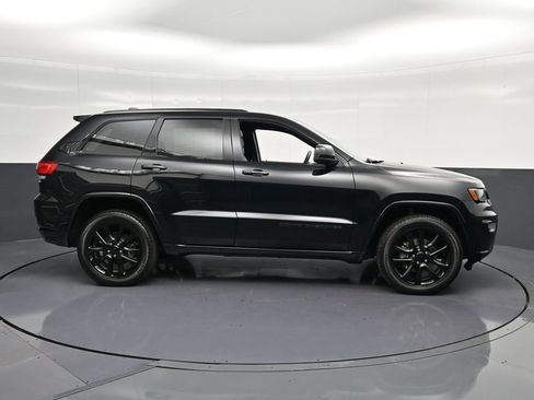 Used 2020 Jeep Grand Cherokee Altitude AWD/4WD image 4