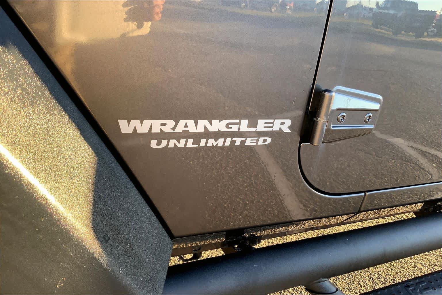 Used 2017 Jeep Wrangler Unlimited Rubicon AWD/4WD image 27