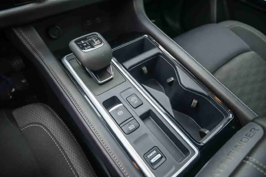 Used 2024 Nissan Pathfinder SV w/ SV Premium Package FWD image 20